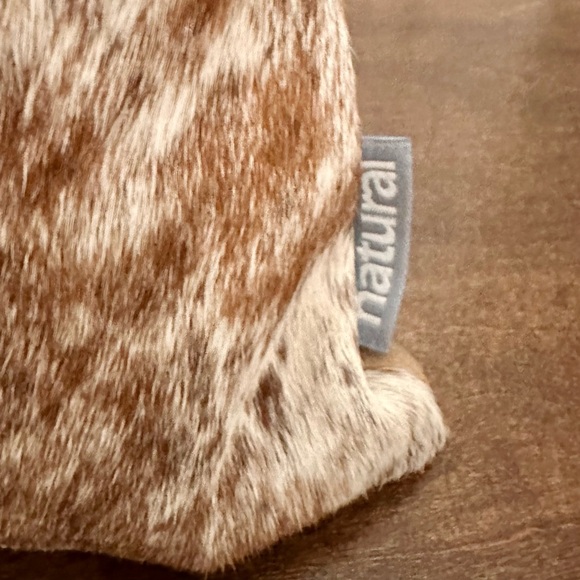 Set of 2 Cowhide Pillows 17 x 17 Inches Brown Beige Tan White EUC! Home Decor - Picture 5 of 13